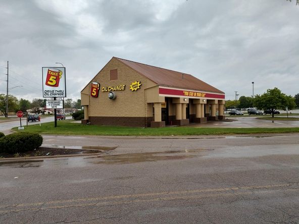 STERLING BAZAAR: 3311 N Sterling Ave, Peoria, IL 61604